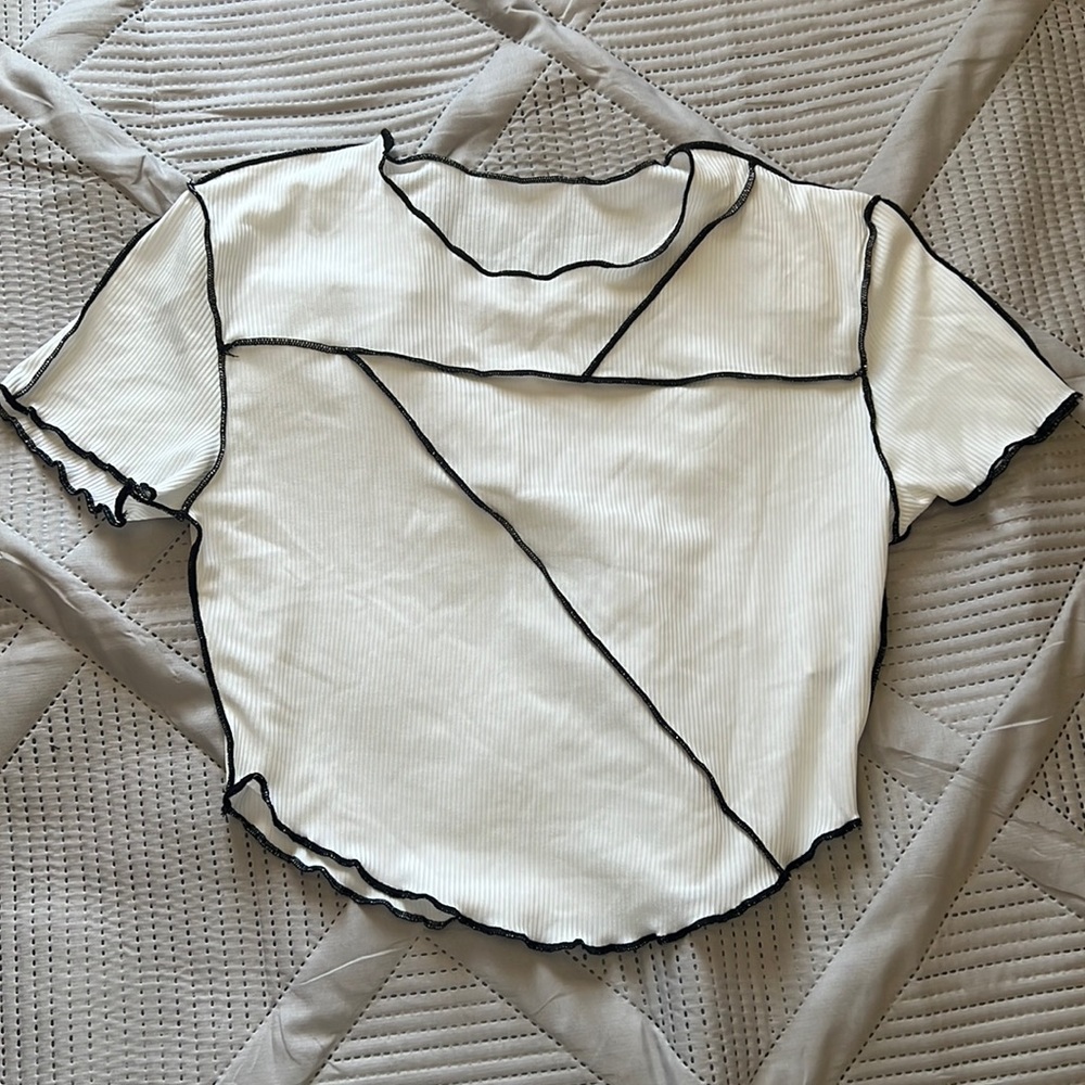 Whit crop top from shein with black details